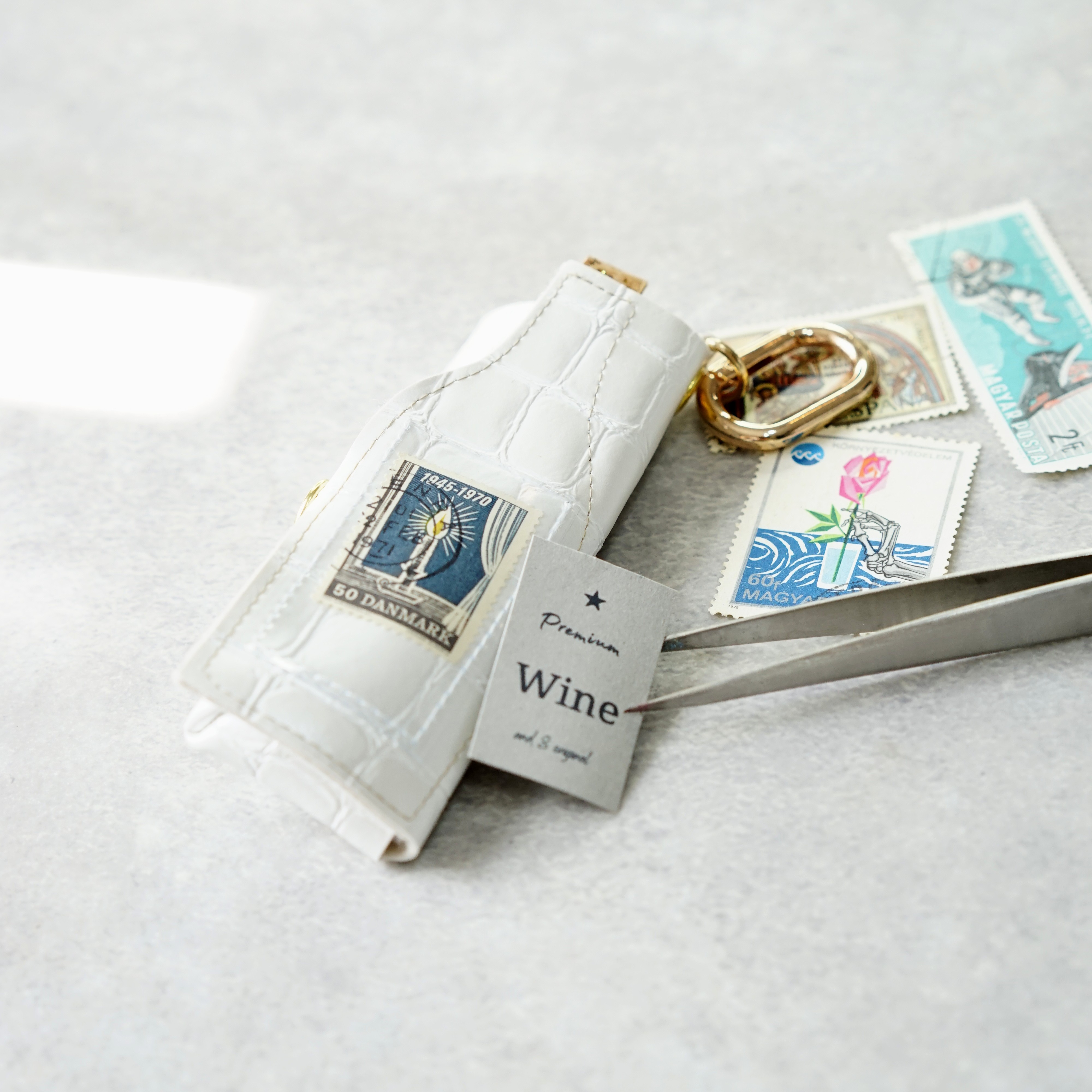 ワイン好きのリップクリームケース